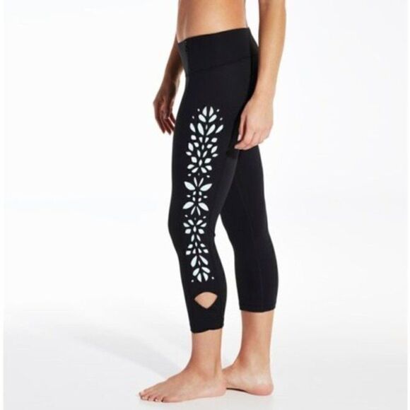 CALIA Laser Cut Capris in Black & Caviar/Mint Size Small - Picture 1 of 12